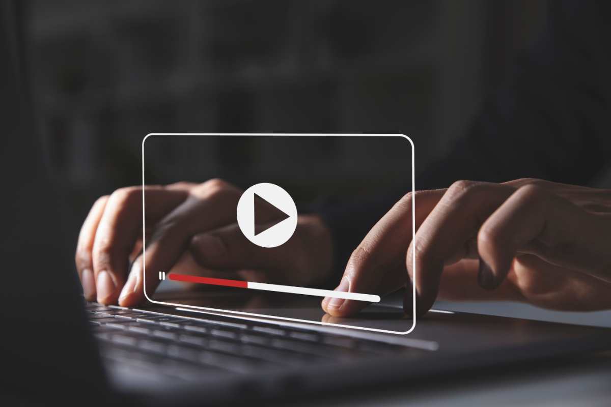YouTubeへ